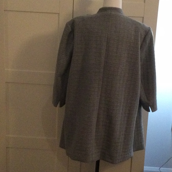 Fox and Ali (Dress Barn brand) grey quilted blazer with three quarter sleeves. - Picture 5 of 9